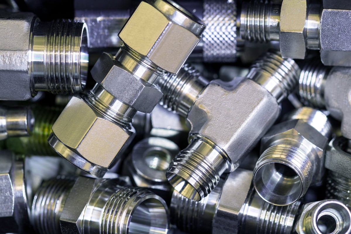 Brass fittings and couplings for industrial compressed air and hydraulics